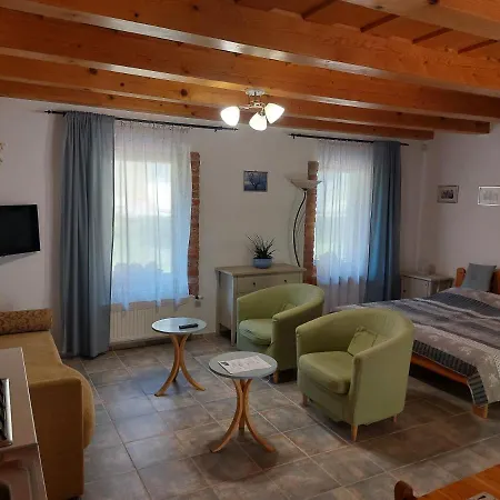 Negy Evszak Apartmanhaz Lejlighed Zalakaros