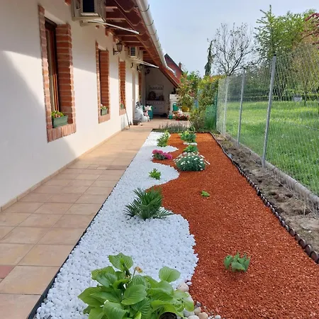 Negy Evszak Apartmanhaz ザラカロシュ