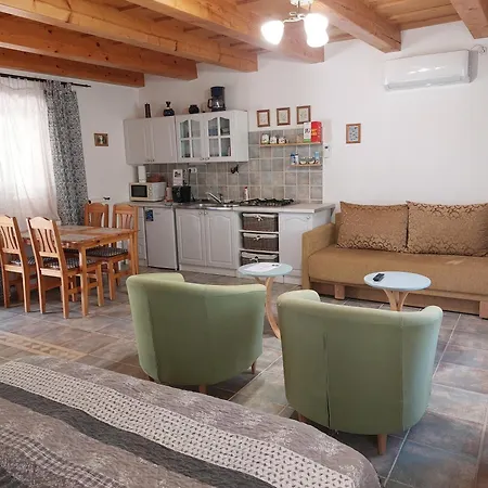 Διαμέρισμα Negy Evszak Apartmanhaz