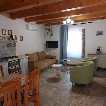 Negy Evszak Apartmanhaz