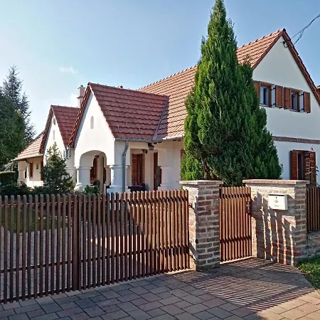 Διαμέρισμα Negy Evszak Apartmanhaz