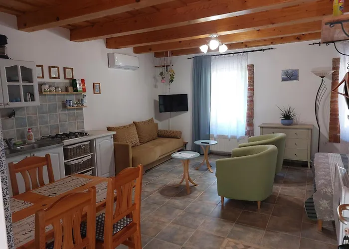 Negy Evszak Apartmanhaz